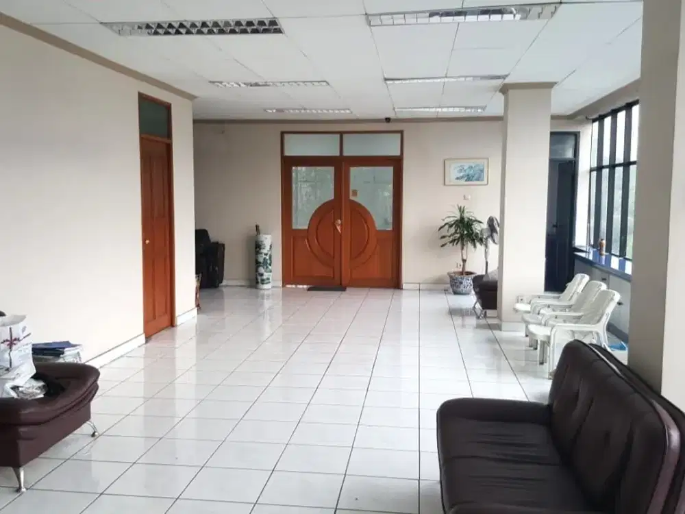 Dijual Gedung Kantor di Jalan Raya Grogol, 5 lantai, Parkir Luas, Strategis, Dekat Tol.