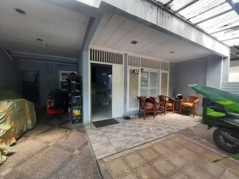 Rumah Terang dan Pencahayaan Bagus di Bona Indah.