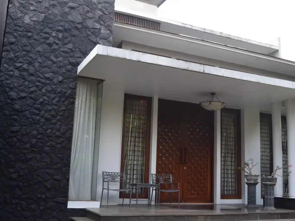 Rumah Lux di Villa Cinere Mas. Ada Pool. Unfurnished.