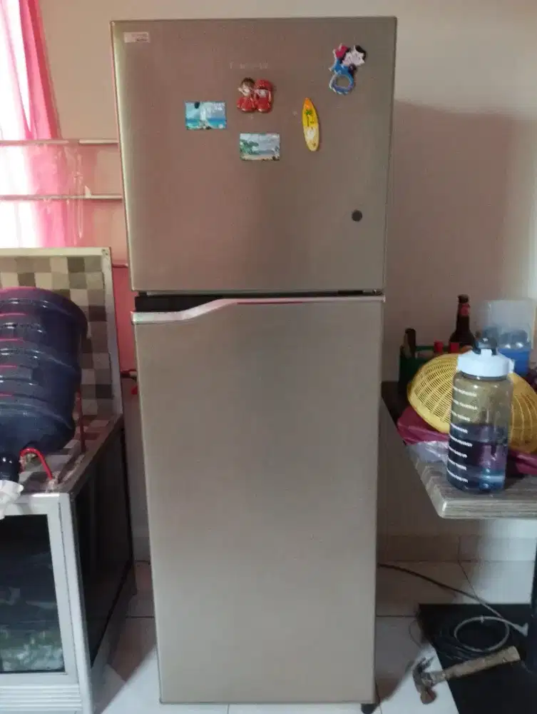 Di jual kulkas Panasonic 2 pintu Inverter