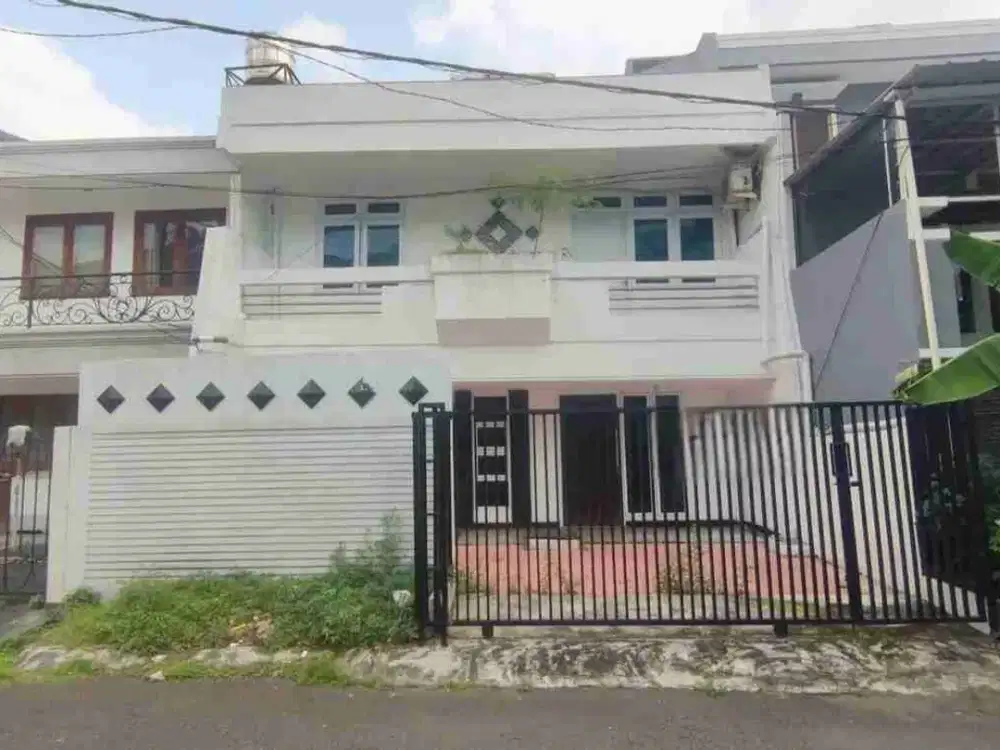 RUMAH CANTIK 3 LANTAI, STRATEGIS BISA UNTUK BISNIS CAFE, GREENVILLE