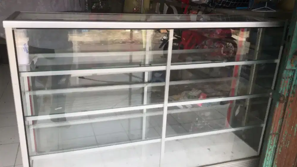 Etalase kosmetik 1.5M