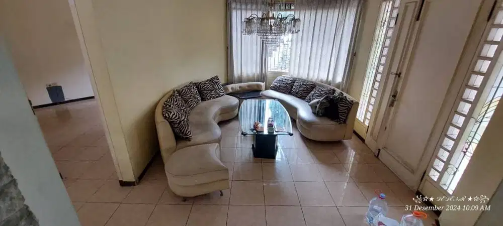 Disewakan Rumah 2 Lantai di Sayap Suryasumantri, Bandung