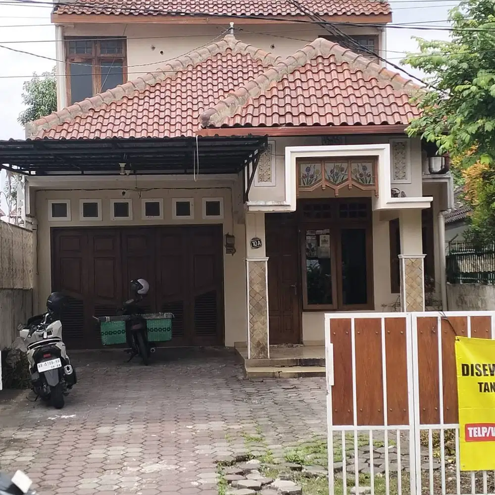 Disewakan Rumah Dekat Amplaz, Cocok Kantor, Usaha dan Rumah Tinggal