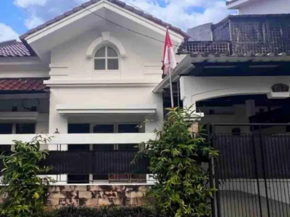 DIJUAL RUMAH 1½LANTAI,JALAN LEBAR DAN DEKAT DG JALA  UTAMA SANGAT STRATEGIS DI NUSALOKA BSD