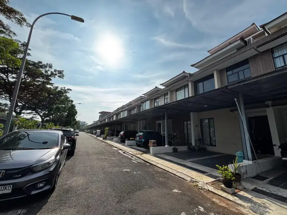 Cluster Eksklusif La Seine JGC — Rumah 3 Lantai Semi Furnished, SHM