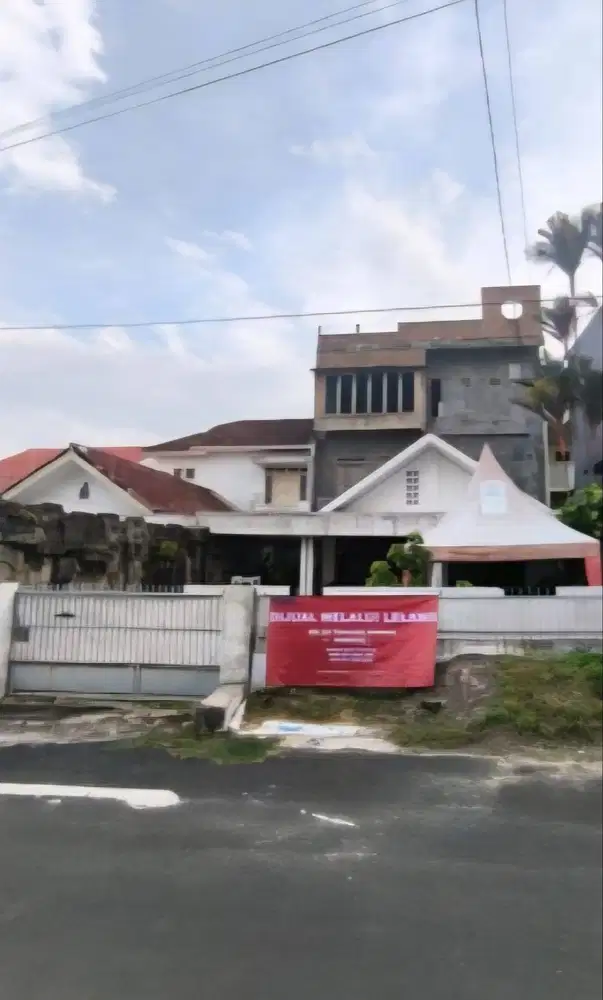 Bangunan Rumah 2 Lantai di Tanjung Karang Pusat