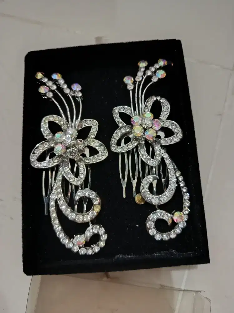 Sirkam pita rambut wanita