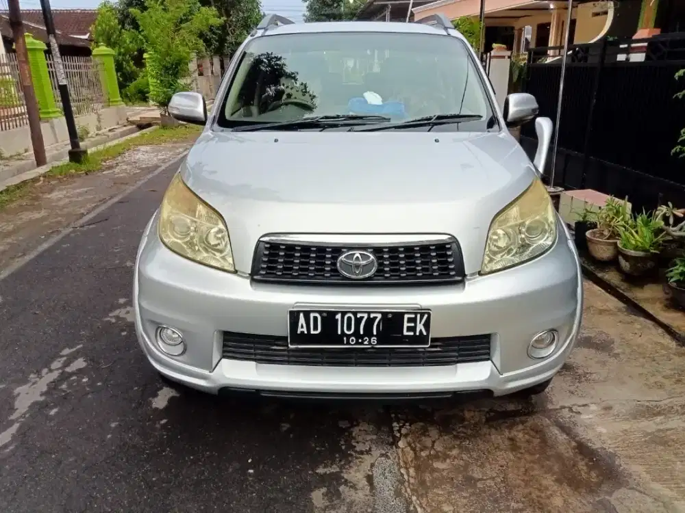 Toyota Rush 2011 Silver Bensin