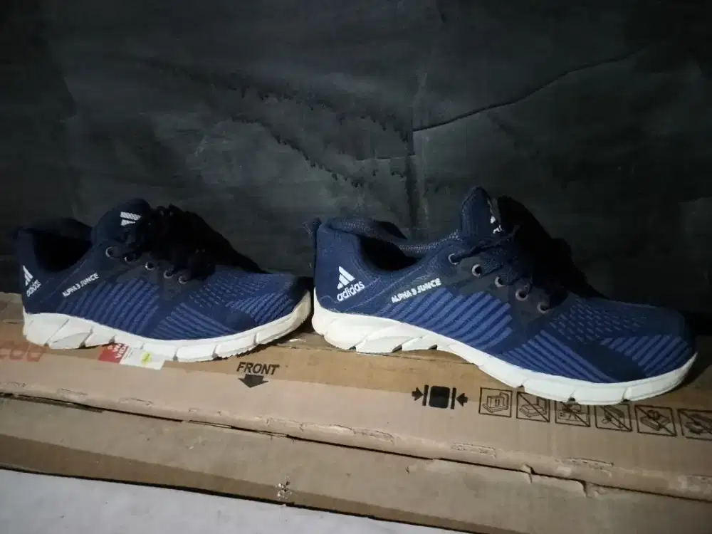 Sepatu kets blue navy pria size 42