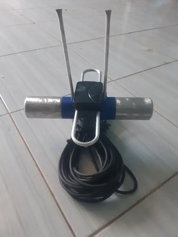 Antena digital dan braket tv