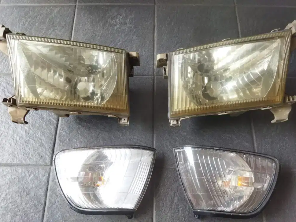Headlamp set depan Kijang LGX 2.0 2001