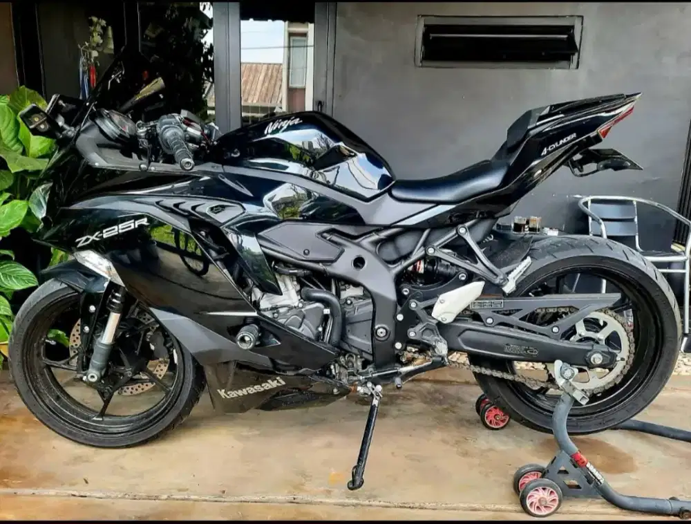 DiJual kawasaki Zx25r 2022 Hitam