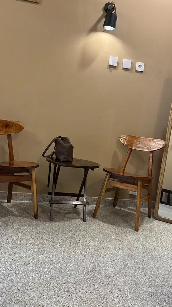 Meja (1) kursi (2)