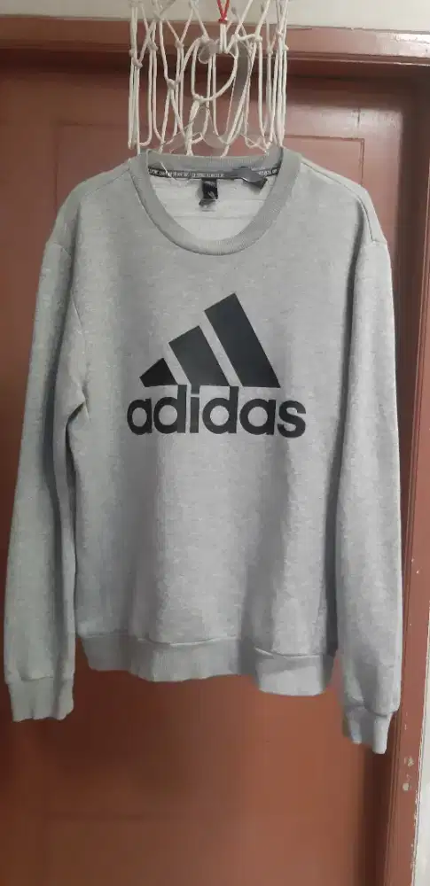 Sweater adidas masih mulus