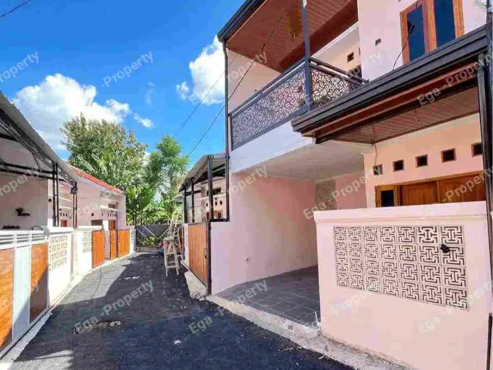 Lokasi strategis rumah 2 lantai free AC