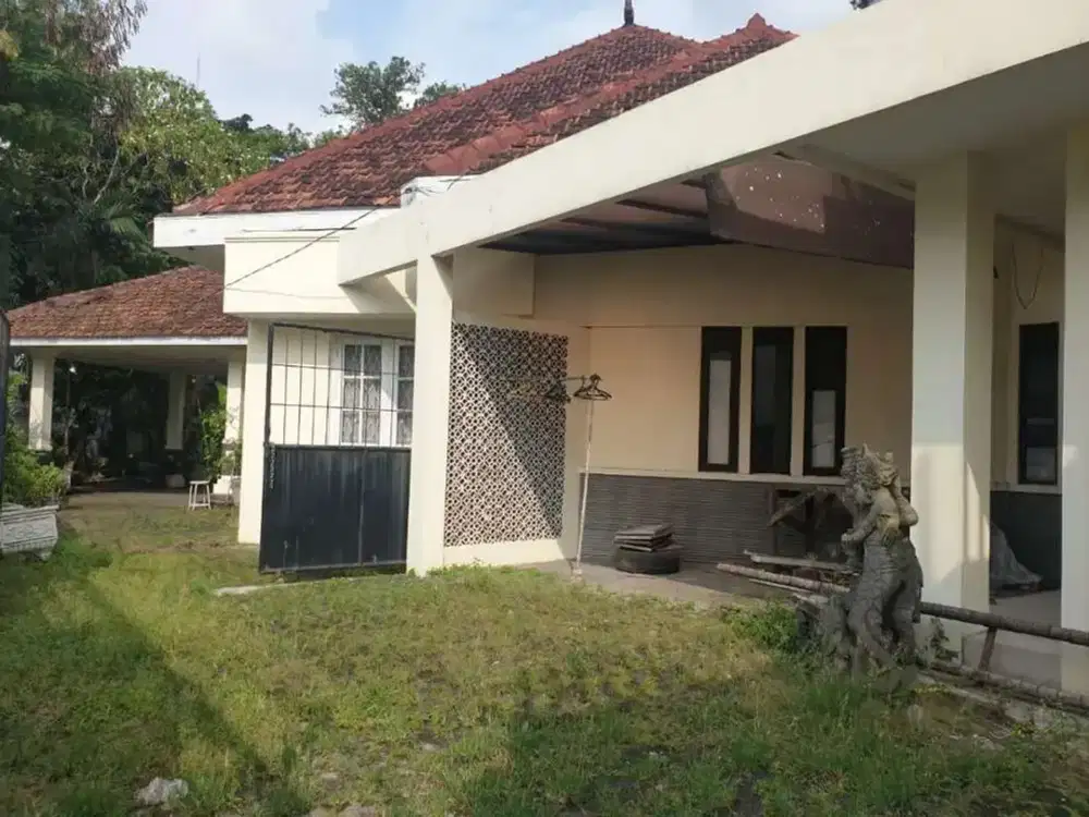 RUMAH DI JUAL MURAH DI MENTENG LOKASI STRATEGIS PINGGIR JALAN RAYA