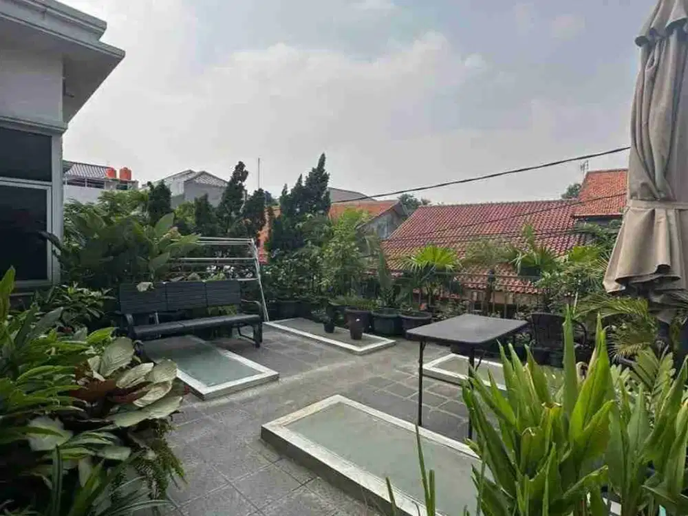 Rumah luxury terawat, 2 lantai di Pejaten , pasar Minggu
