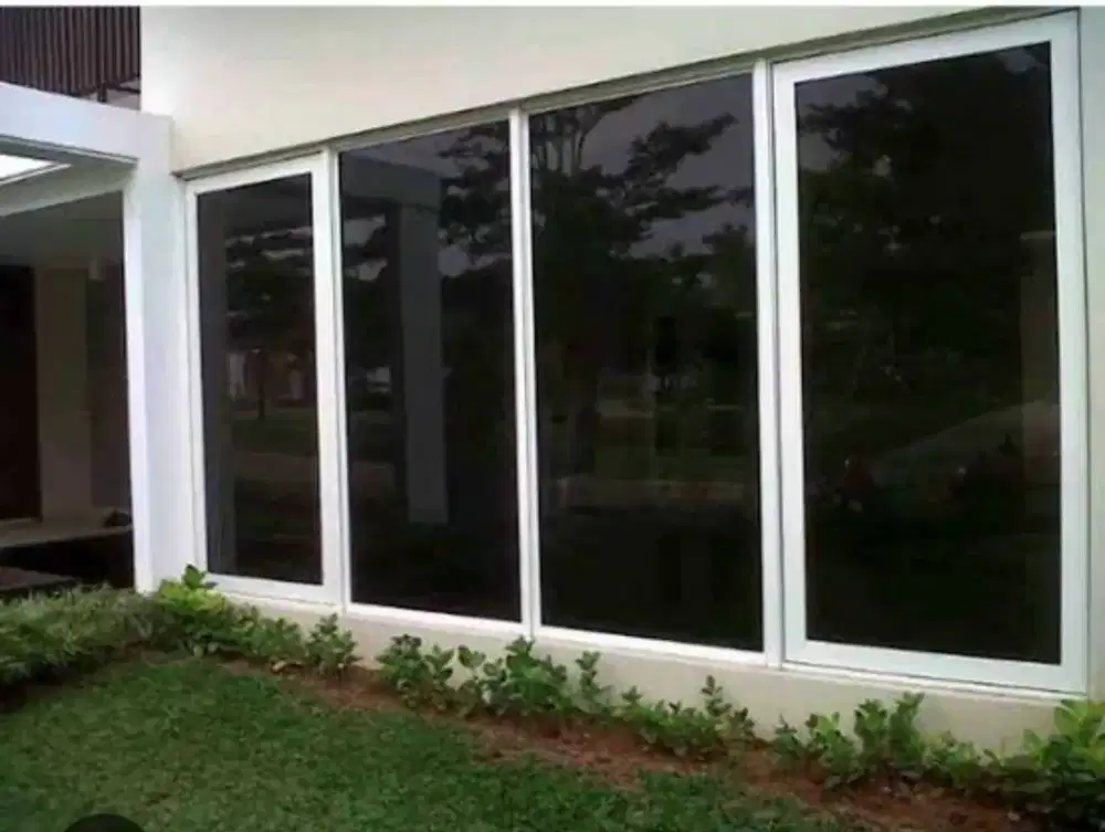 Ahlinya Kaca Film Gedung