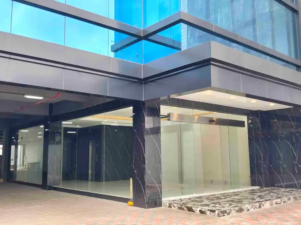 gedung 6 lantai + rooftop lokasi premium Menteng Jakarta pusat