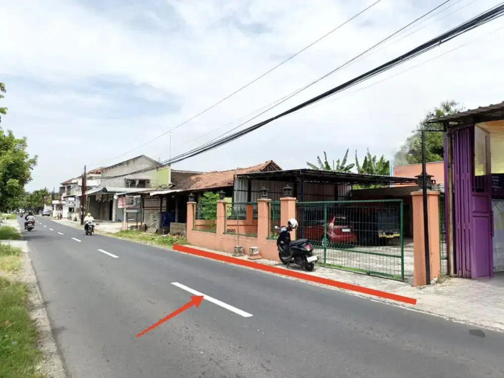 Rumah Luas bisa Untuk Ruang Usaha di Jalan Raya dekat Waduk Lalung