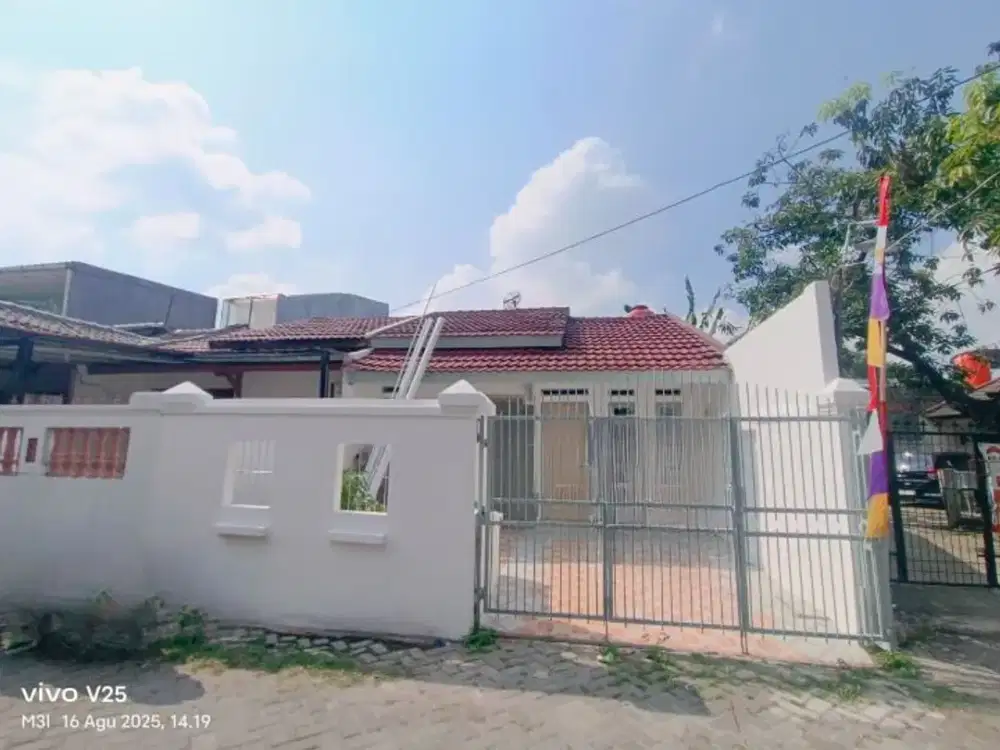 DiSewakan  Taman Harapan Baru  lokasi dekat dengan 2 stasiun (kranji dan cakung) Bekasi