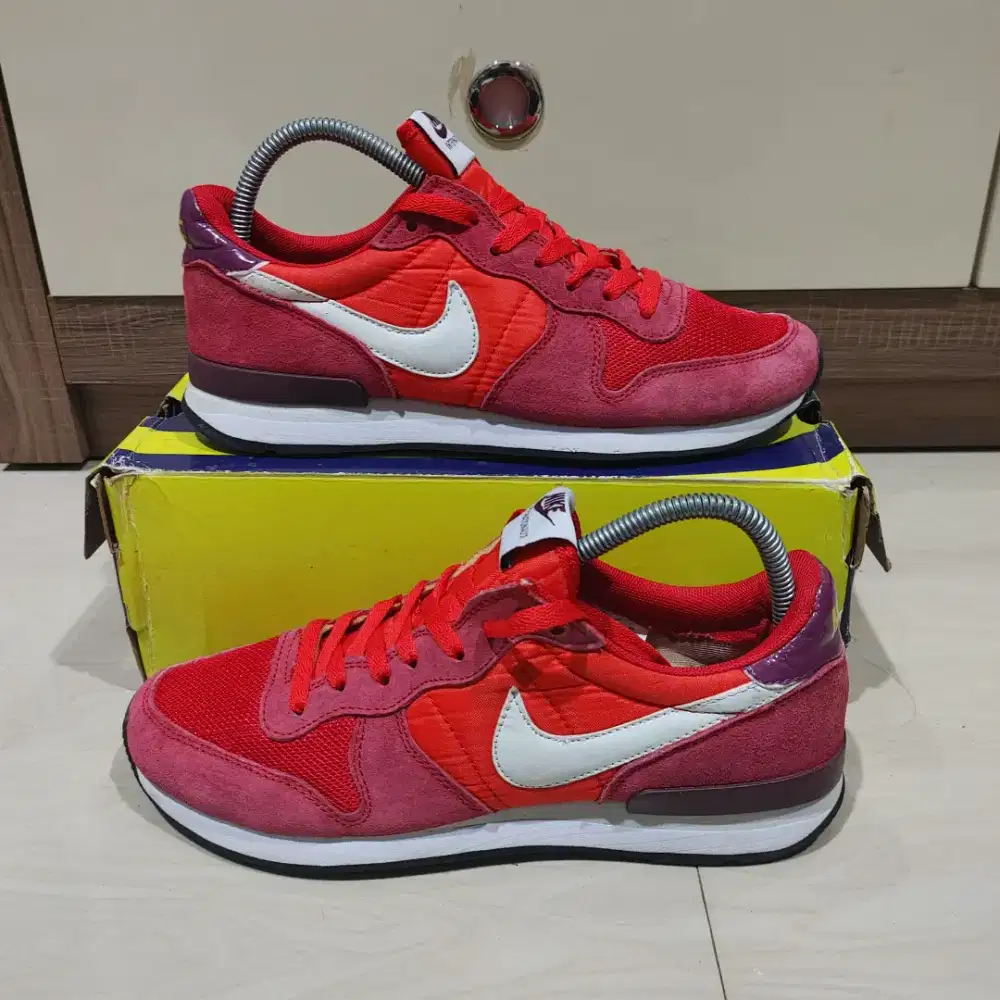 Sepatu Nike internasionalist preloved size 41