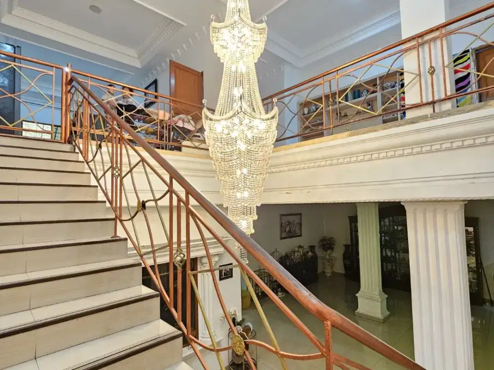 Dijual Rumah Besar Murah di Kebon Jeruk Jakarta Barat sudah Renov