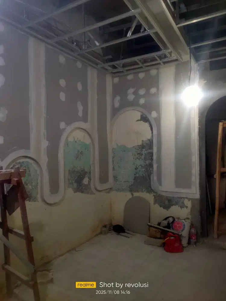 Lampu elektronik LED dan partisi