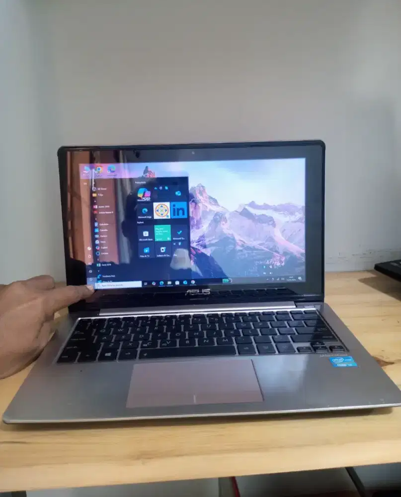 Touchscreen Asus X202e Intel 1007U DDR 4GB SSD 128GB 12 Baterai 2 jam