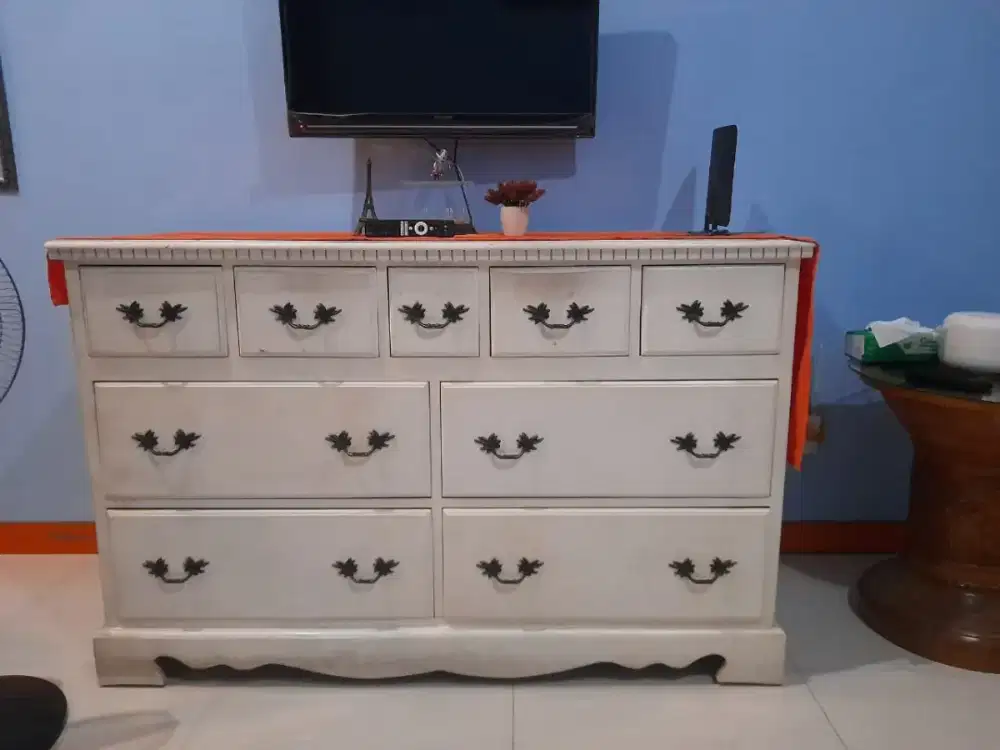 Buffet Warna Putih Dop