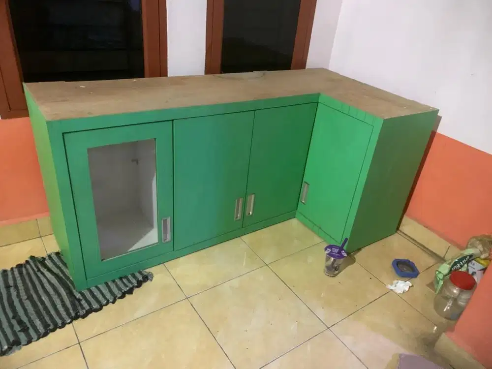 Lemari Gantung Dinding