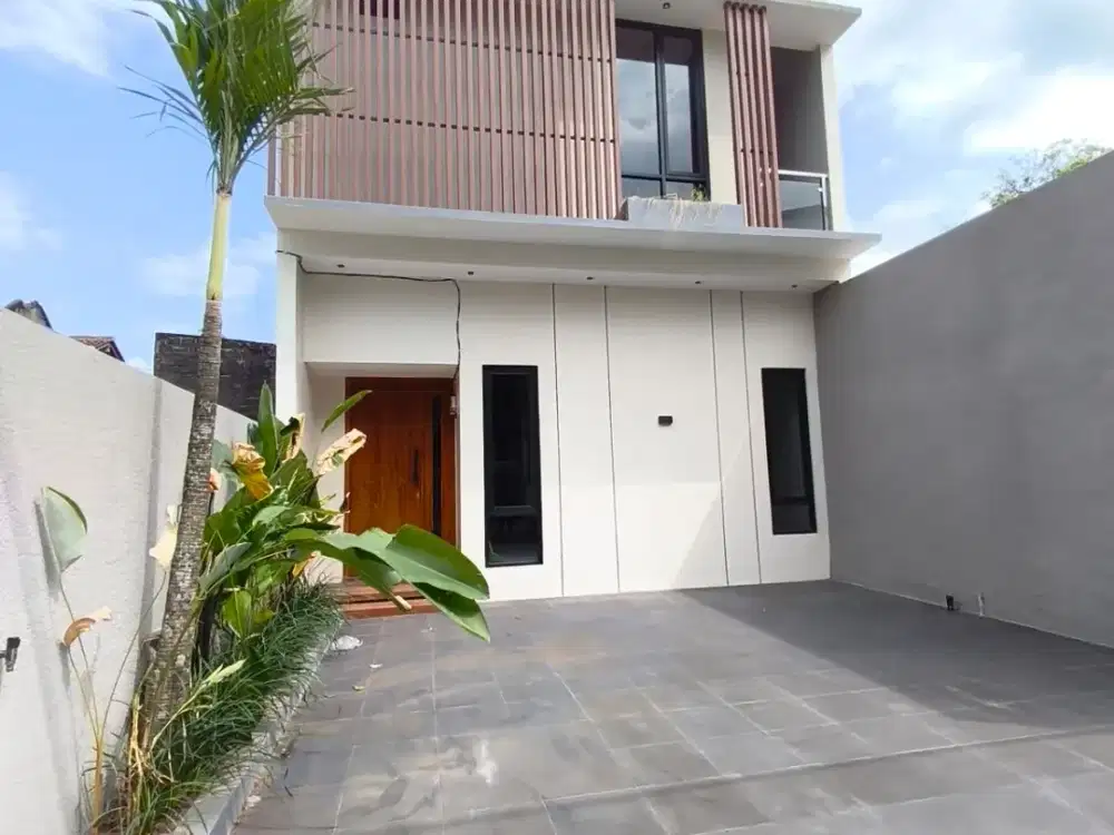 Utara Stadion Maguwoharjo, Rumah 2 Lantai Dengan 4 Kamar Tidur