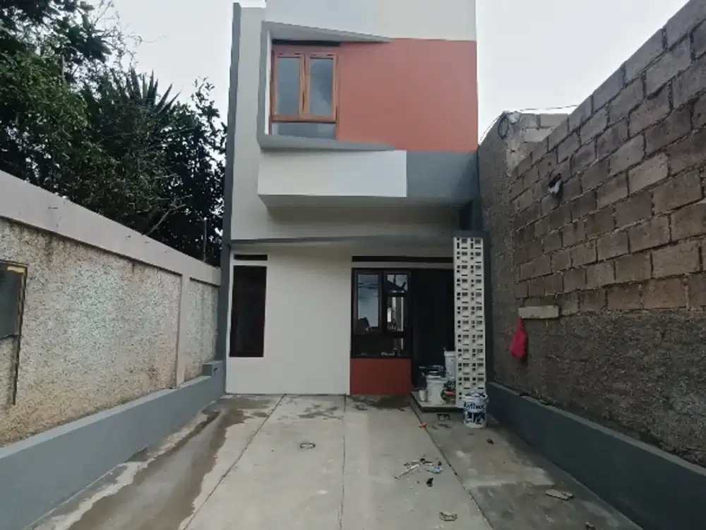 Jual Rumah Dua Lantai Pinggir jln  utama Bisa KPR