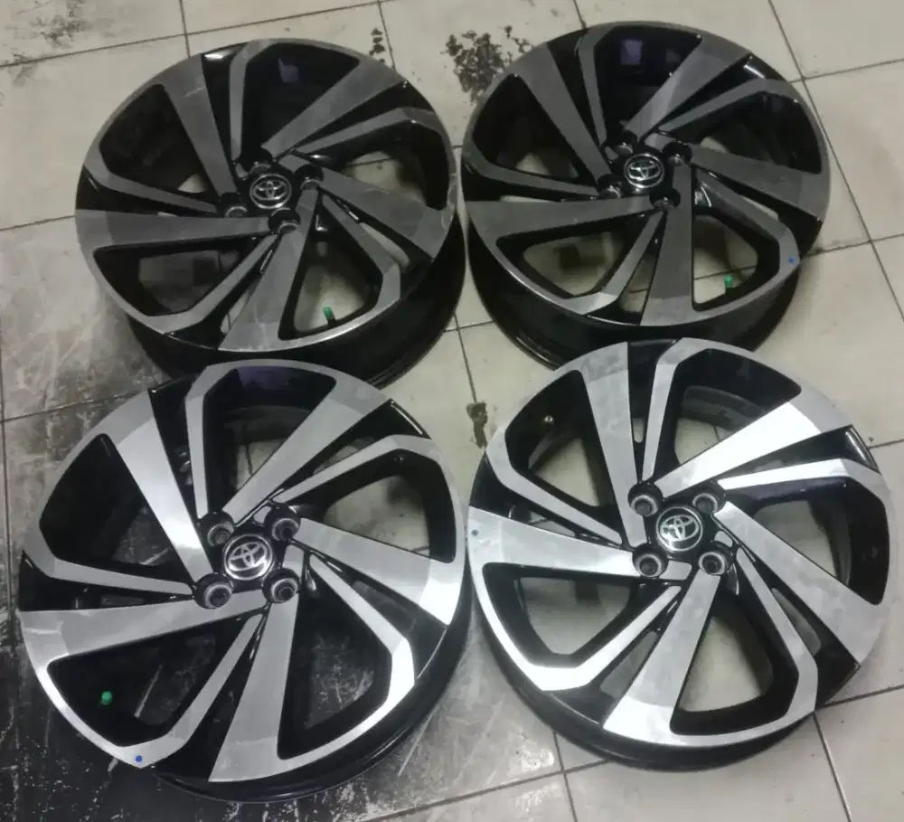 Dijual. 4pc velg toyota raize R17 4x100