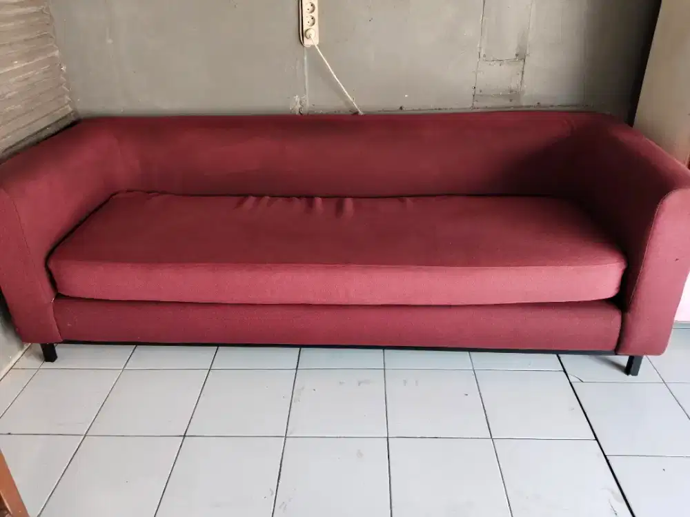 Sofa panjang minimalis