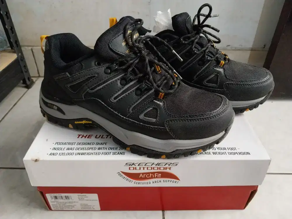 Sepatu Sketcers Outdoor Size 43