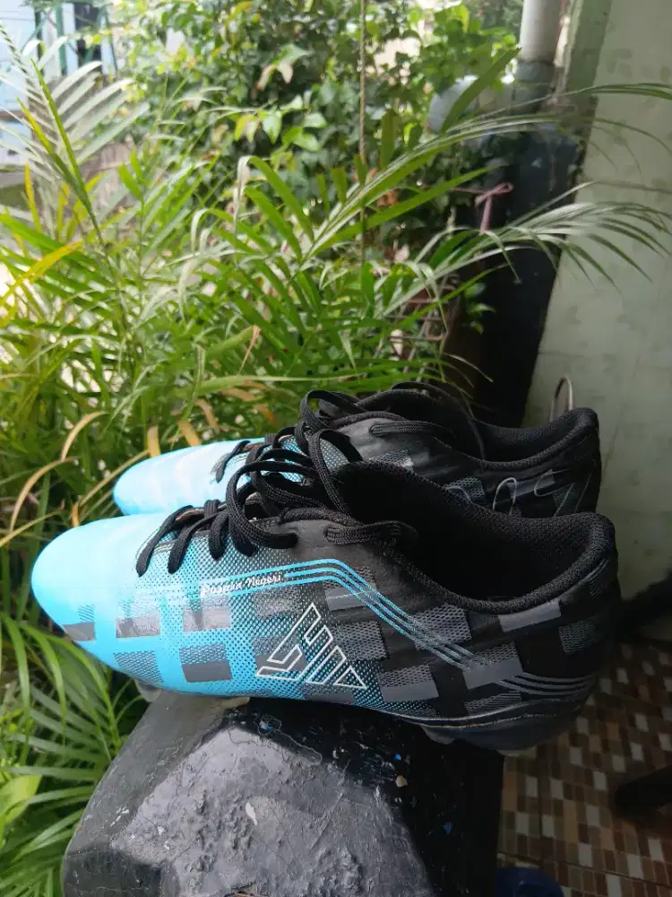 Sepatu sepak bola besar originalmerk hanz no 40