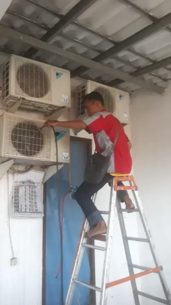SERVICE AC, PERBAIKAN AC NETES TDK DINGIN,ISI FREON BONGKAR PASANG