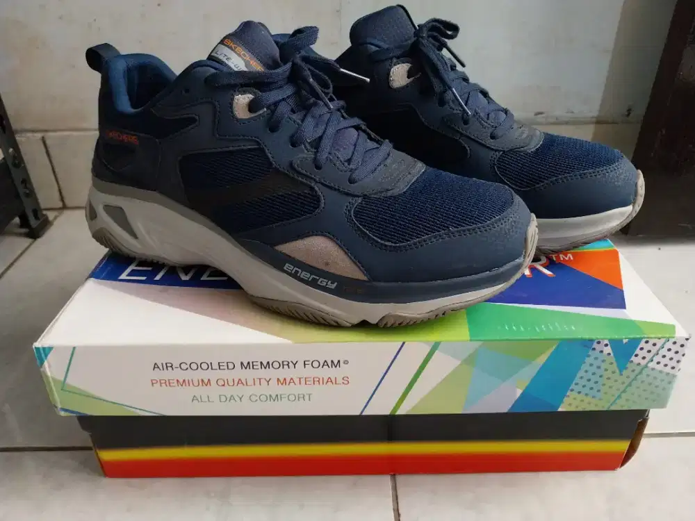 Sepatu Skechers Size 42.5 Energy Racer