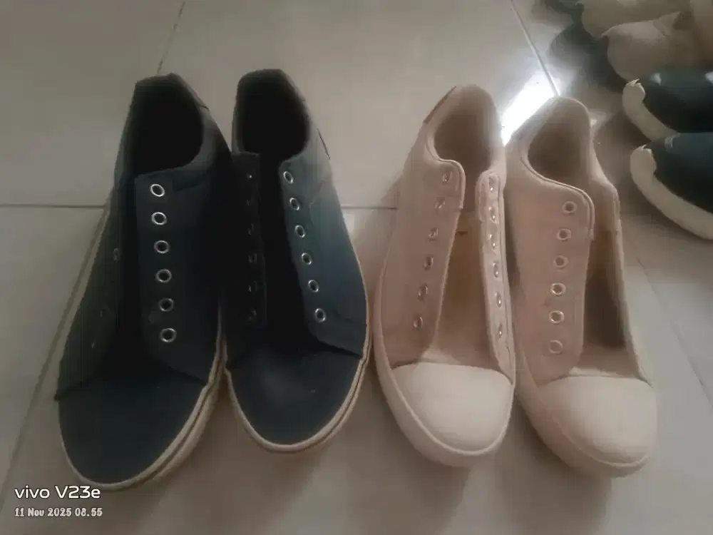 Sepatu bekas pakai