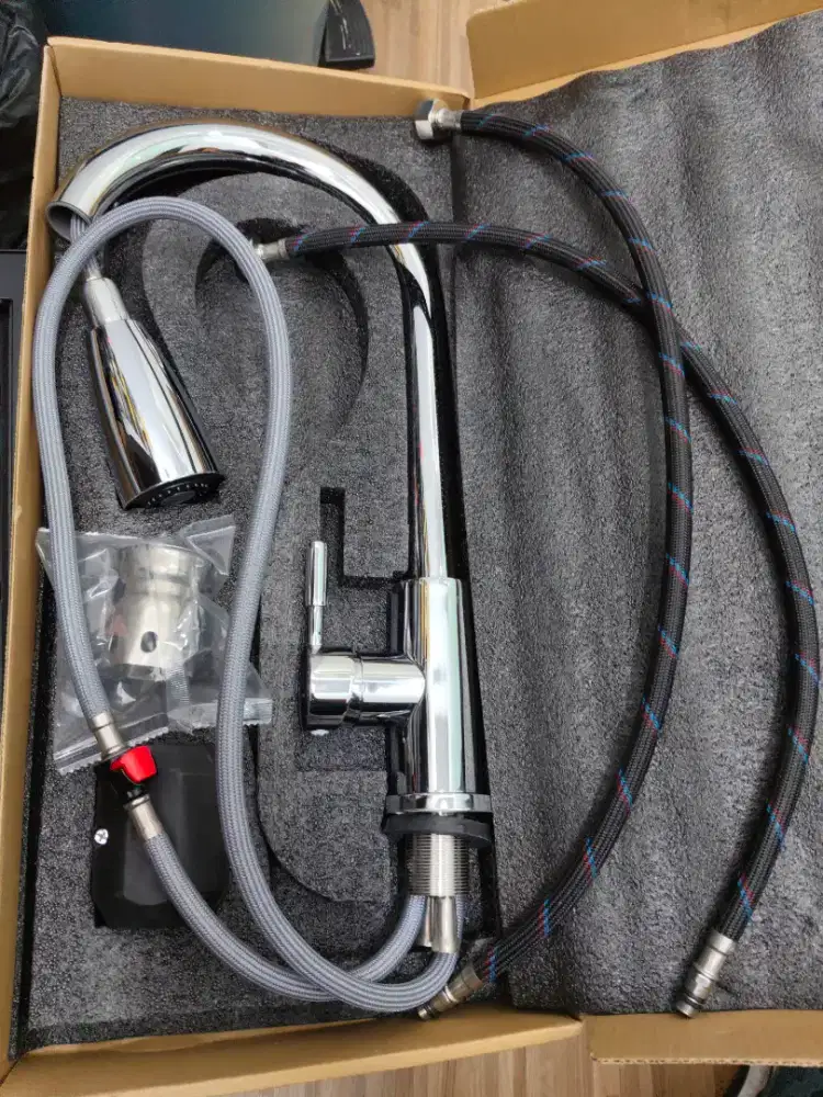 Kran duduk sing cucian piring masih baru