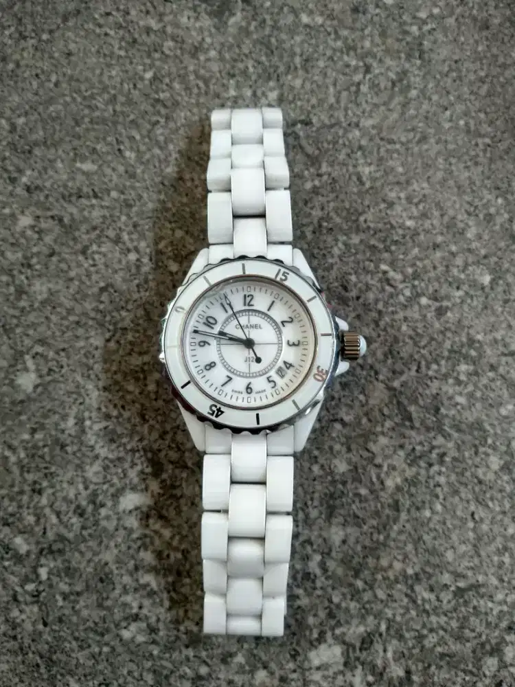 dijual jam chanel keramik putih made in swiss