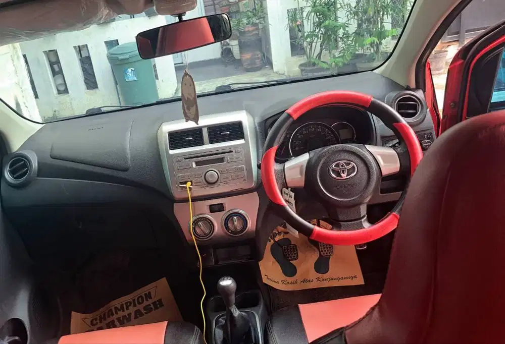 Toyota Agya merah