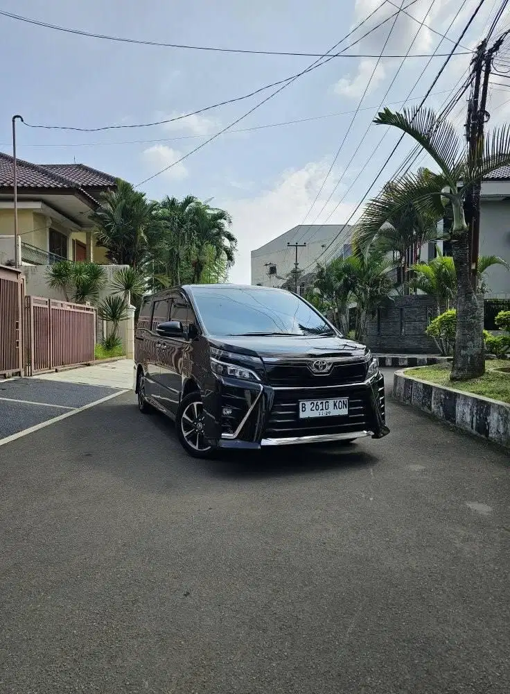 Toyota Voxy 2.0 At 2019
