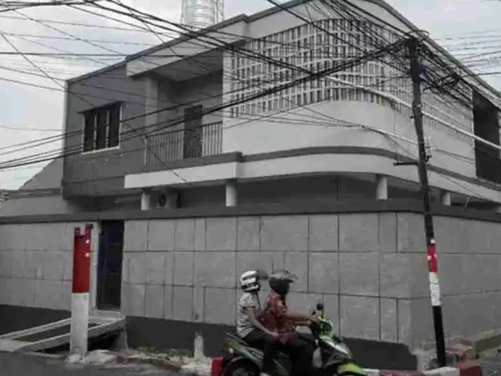 RUMAH MEGAH DI UTAN KAYU JAKARTA TIMUR