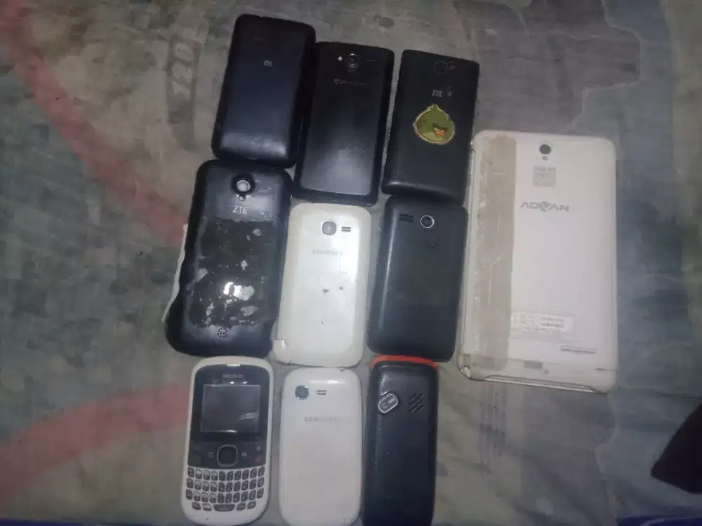 Gan saya mau jual borongan hp bekas mati total