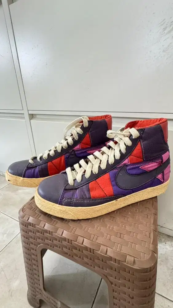 Preloved Nike Women's Blazer Mid Premium Pink Fire Dragon