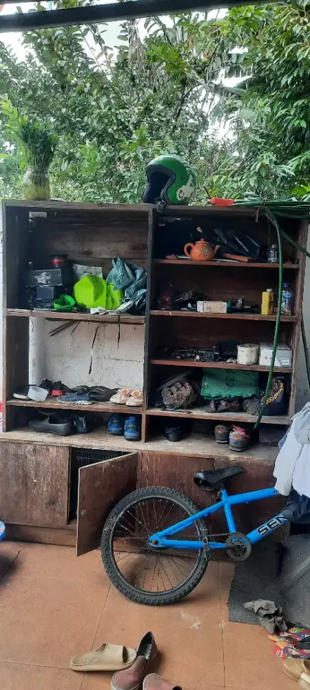 Lemari buku jati lawas