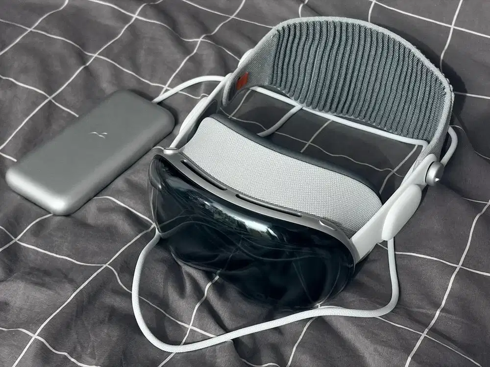 Apple Vision Pro 1TB tanpa box - bekas